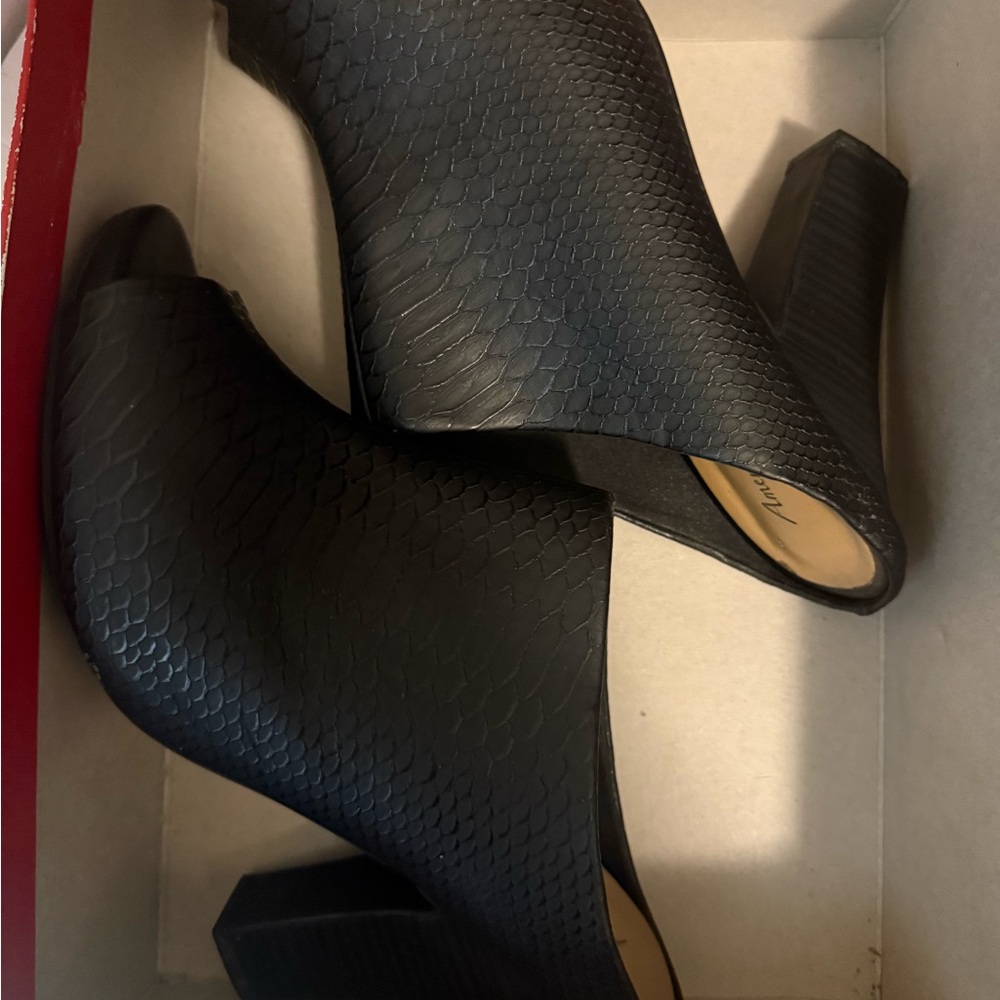 Elegant Black Textured Women's Mules